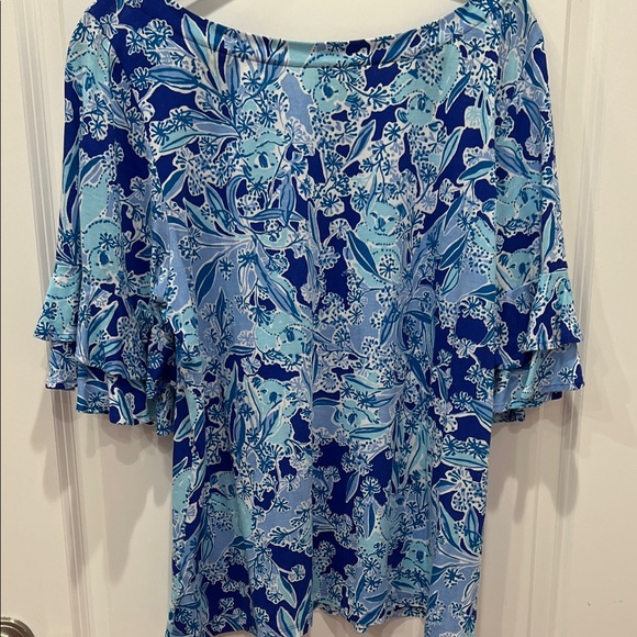 Lilly Pulitzer Blue and Light Blue Floral Short Sleeve Top - Picture 3 of 3